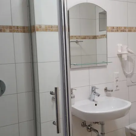 Schaefer Boardinghouse 3*