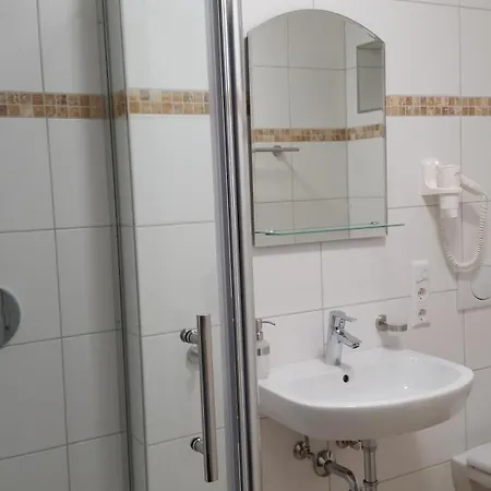 Schaefer Boardinghouse 3*